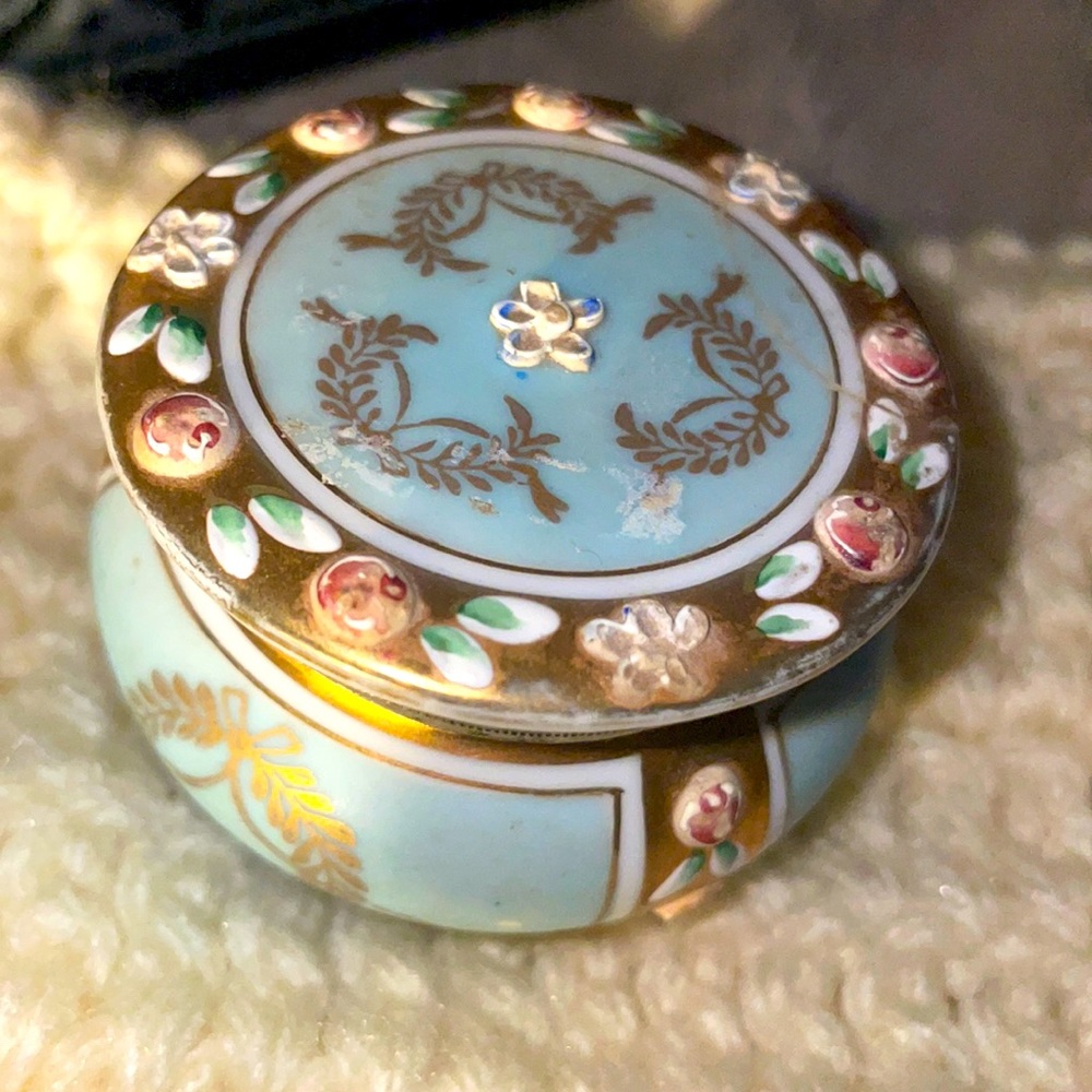 Lenwile Ardalt China Trinket Pill Box